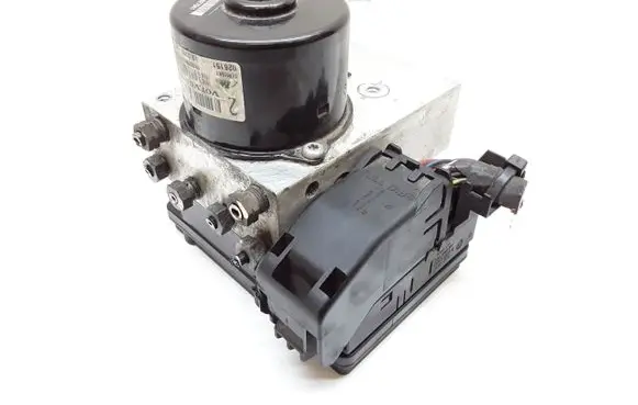Volvo XC90 ABS Pump 30793445