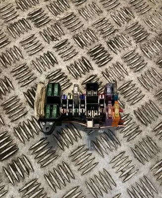 Mercedes-Benz C W203 Fuse box set 2035400050 A2035400050