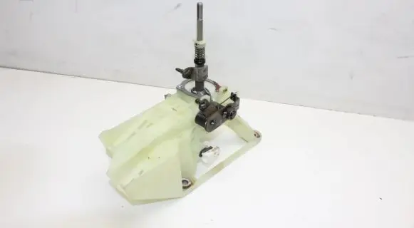Mazda 3 II Gear shifter/selector KE4046100