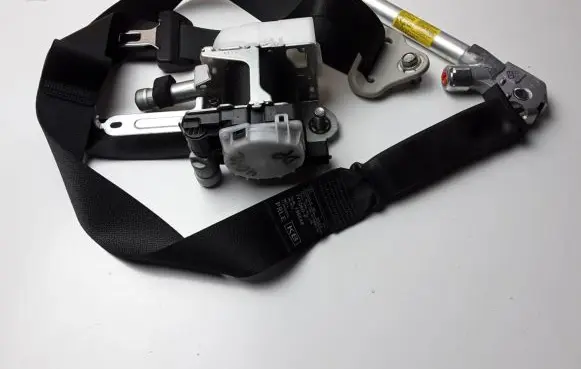 Subaru Forester SK Front seatbelt 7Y1060P