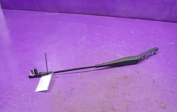 Opel Astra H Front wiper blade arm 13111219LH