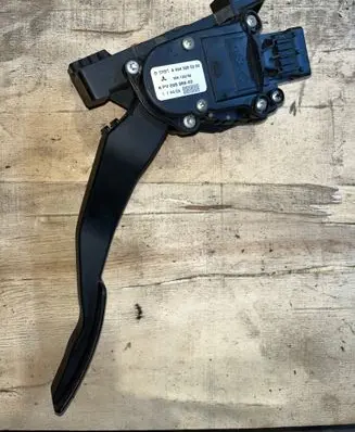 Mitsubishi Colt CZ3 Accelerator throttle pedal A4543000304 6PV00886600