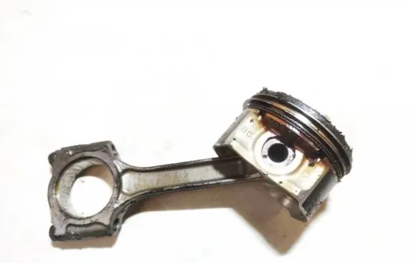 Nissan Qashqai Piston with connecting rod EE0