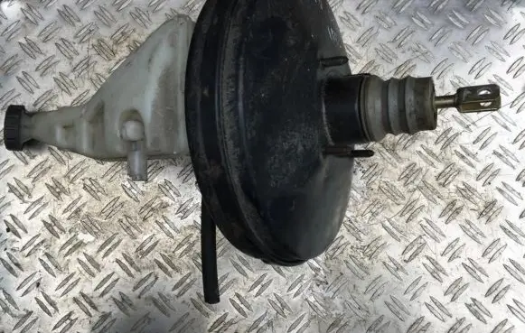 Renault Clio III Brake booster 8200327670