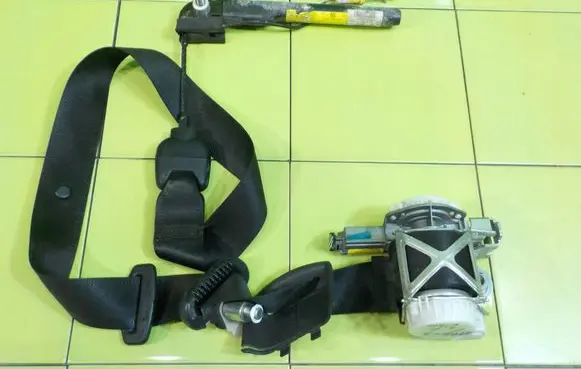 Fiat 500 Front seatbelt 34054703 BEZPIECZENSTWA