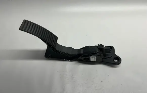 Mercedes-Benz GL X166 Accelerator throttle pedal A1663000004