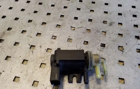 Skoda Superb B6 (3T) Turbo solenoid valve 1K0906627B