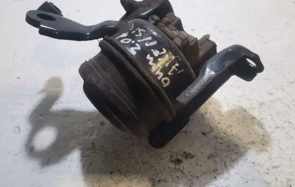 Toyota Avensis T250 Engine mount bracket