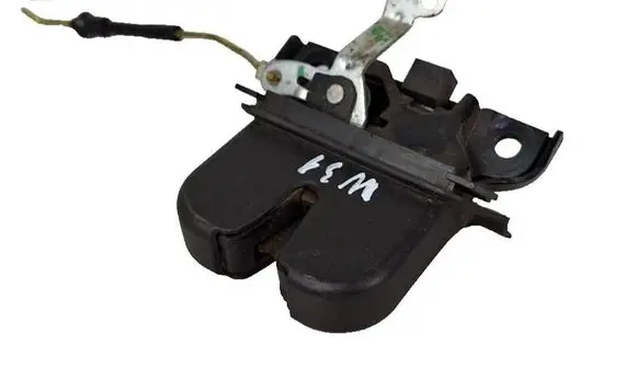 Audi A4 S4 B5 8D Tailgate/trunk/boot lock/catch/latch 8L0827520C