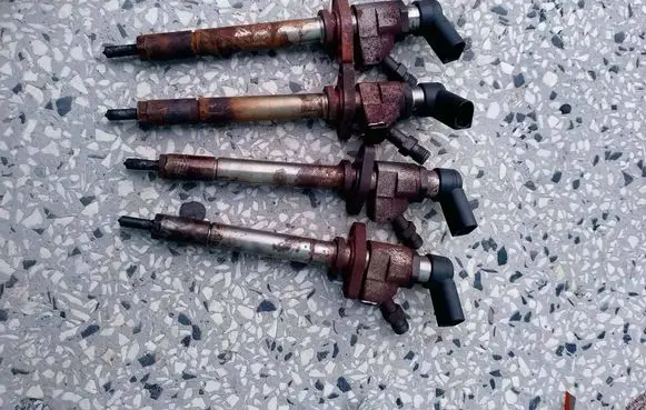 Ford Mondeo MK IV Fuel injectors set 