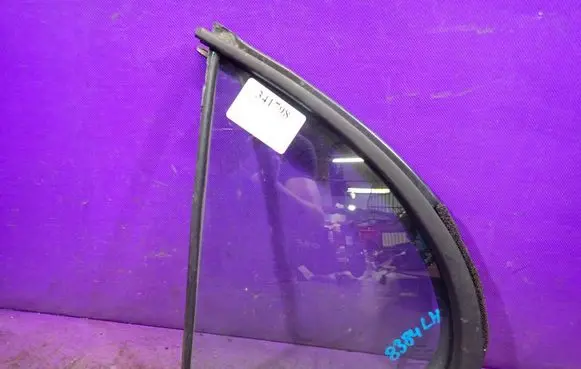 Nissan Micra Front door window glass four-door