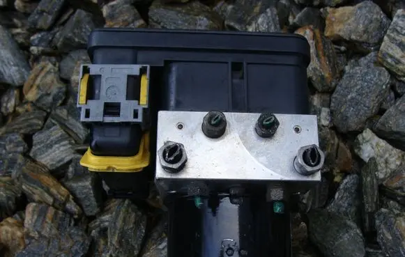 Peugeot 206 CC ABS Pump 10.0960-1151.3 00401865D0 10096011513