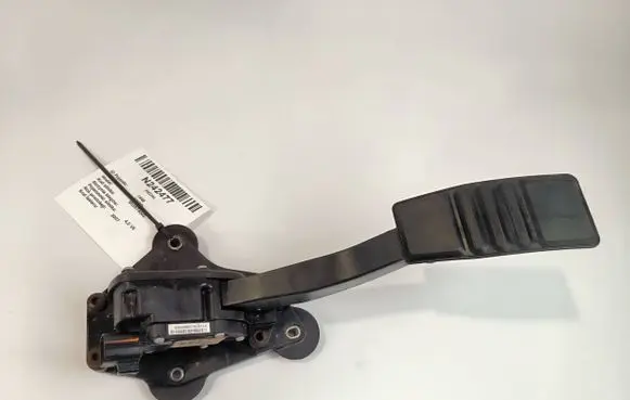 Ford Mustang V Accelerator throttle pedal 8R3A9F836BA