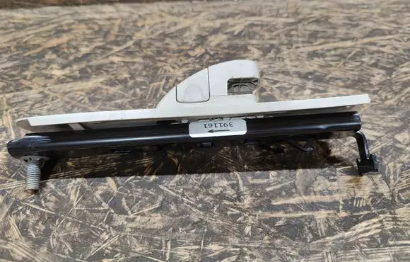 Ford Fusion II Seat belt height adjuster 34202591B