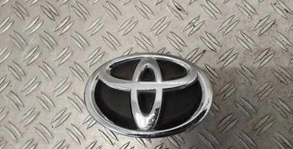 Toyota Verso Manufacturer badge logo/emblem 753110F030