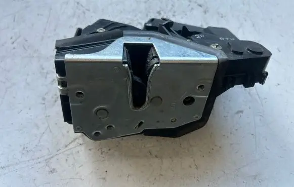 BMW 3 E46 Front door lock 7011241