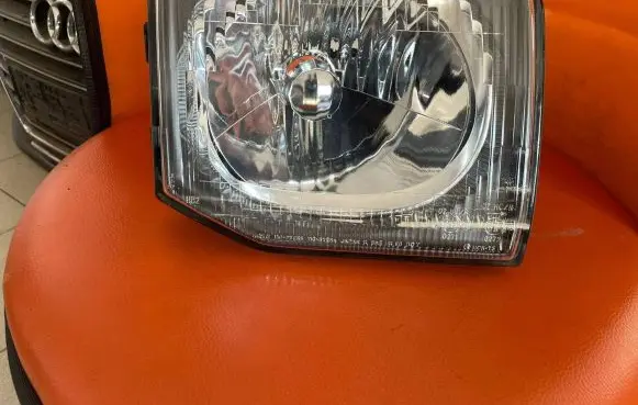 Mitsubishi Pajero Headlight/headlamp 11087233