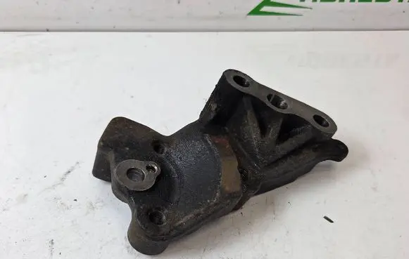 Honda CR-V Engine mounting bracket 