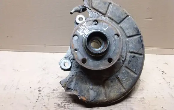 Volkswagen PASSAT B7 Front wheel hub