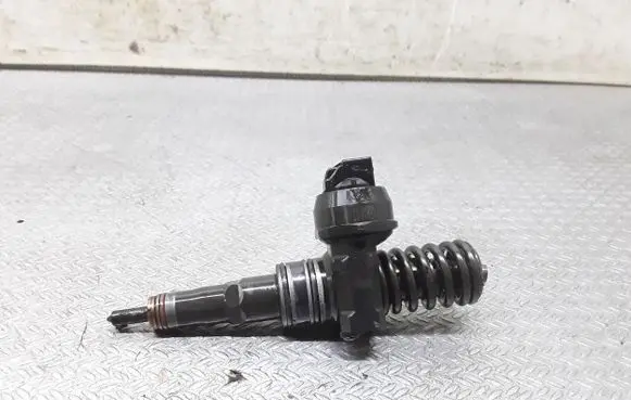Volkswagen Sharan Fuel injector 038130073AK
