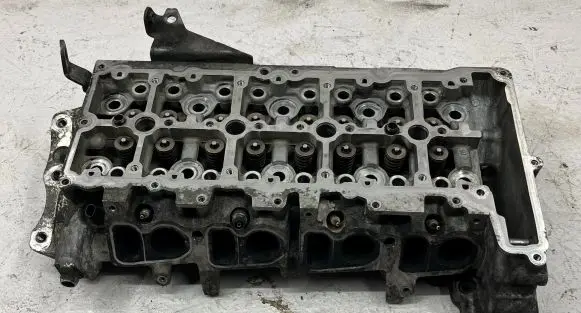 BMW 2 F46 Engine head 85136810500 160205 33220312