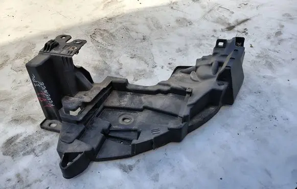 Renault Fluence Headlight/headlamp mounting bracket 622230011R