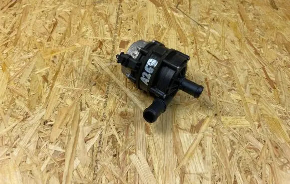 Volvo XC40 Electric auxiliary coolant/water pump 32135207