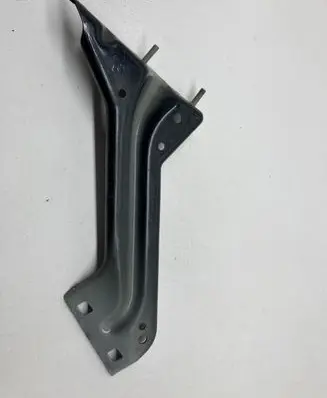 Audi Q5 SQ5 Fender mounting bracket 8R0821135