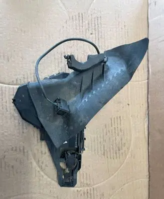 Mercedes-Benz ML W164 Front door lock (next to the handle) 
