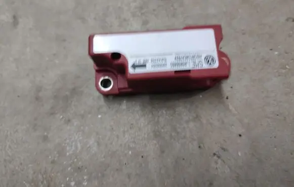Volkswagen Golf IV Airbag deployment crash/impact sensor 1J0909606D IJ0909606D