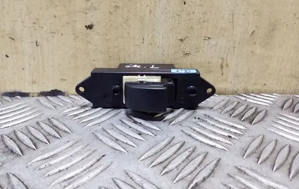 Mitsubishi Outlander Electric window control switch MR587944 C8DD411MB