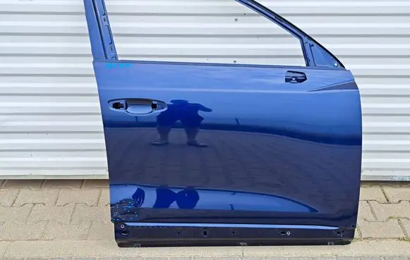 Audi Q3 F3 Front door
