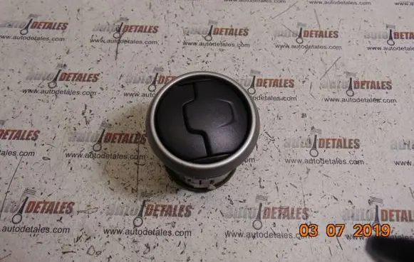 Nissan Qashqai+2 Dash center air vent grill 68760-JD10A