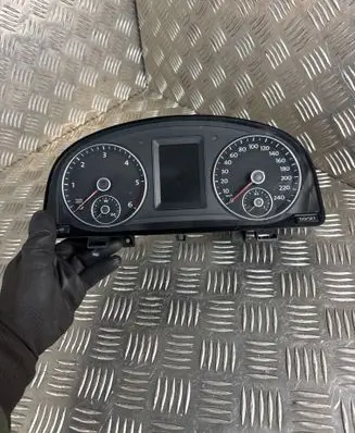 Speedometer (instrument cluster)