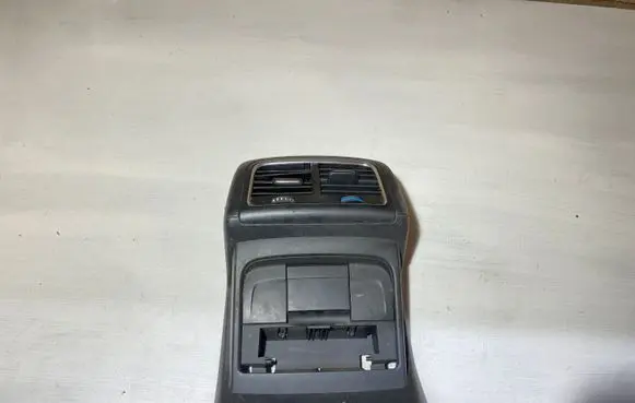 Rear air vent grill