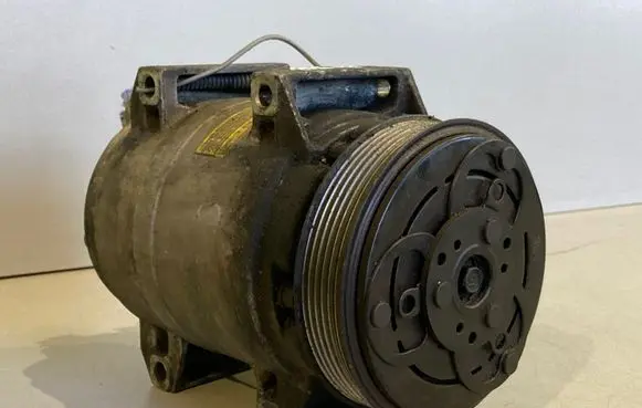Volvo V70 Air conditioning (A/C) compressor (pump) 8708581