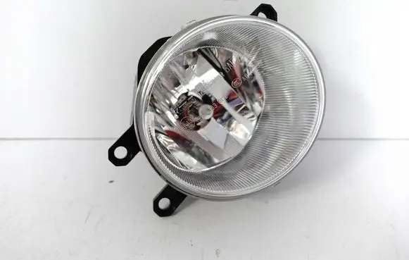 Toyota RAV 4 (XA40) Front fog light 8121047010