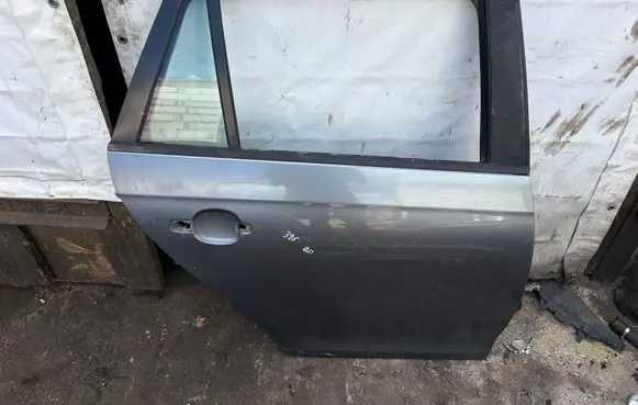 Volkswagen Golf V Rear door