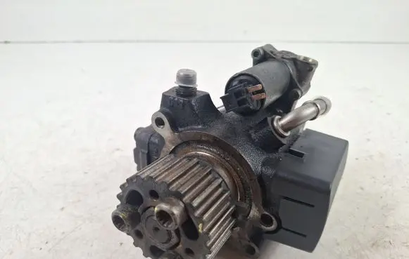 Volkswagen Golf Plus Fuel injection high pressure pump 03L130755AH