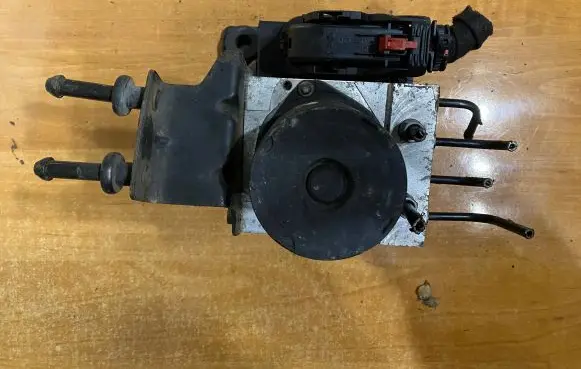 Skoda Fabia Mk2 (5J) ABS Pump 6R0907379E0002 6P0907379E 0265950689