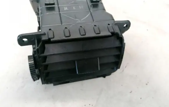 Mazda 3 I Dash center air vent grill bp4l64930