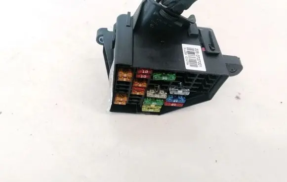 Volkswagen PASSAT B6 Fuse box set 3C0880204D