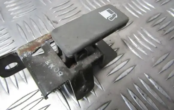 Daewoo Evanda Fuel tank opening switch 