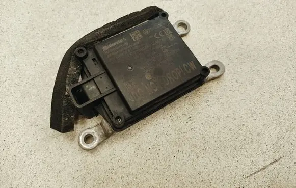 Nissan Leaf I (ZE0) Distronic sensor radar 040571406068