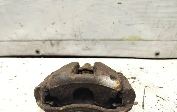 Honda CR-V Front brake caliper