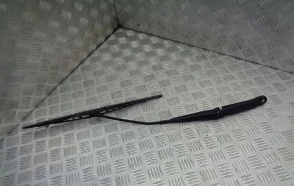 Fiat Punto (188) Front wiper blade arm