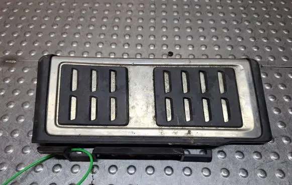 Volkswagen Golf VII Foot rest pad/dead pedal S27705623 5Q1864551
