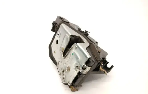 BMW 3 E46 Front door lock FTL241