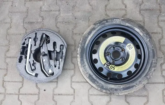 Volkswagen Golf VI R16 spare wheel