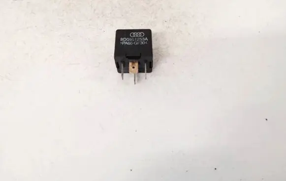 Volkswagen PASSAT B5.5 Other relay 8d0951253a